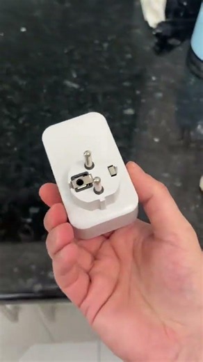 If you’re travelling abroad this summer you need to do know about this travel adapter