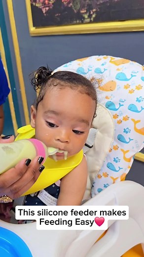 Silicone Baby Squeeze Feeder for Easy Feeding