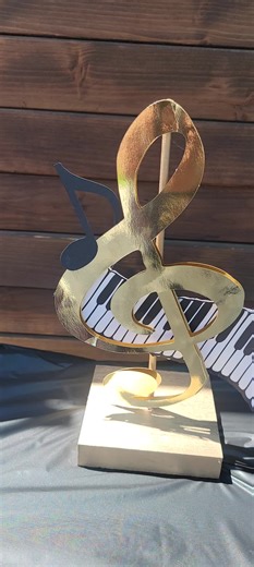 Creative Custom Music Note Centerpieces for Events