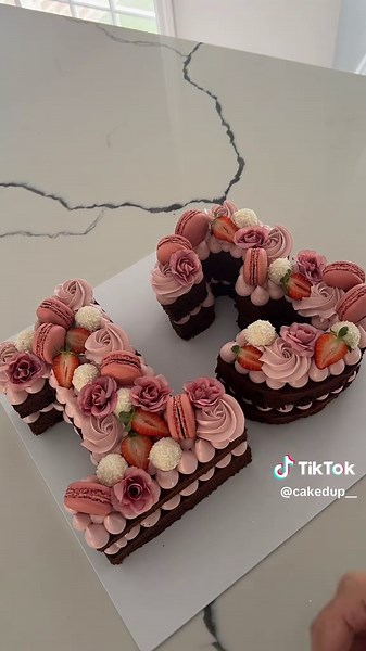 Decorating Number and Letter Cakes for Special Occasions