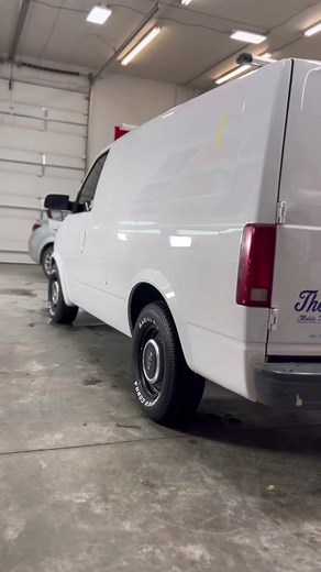 How to install a Decal?!?! DM for more questions! • • • #Detailing #DetailShop #Automotive #Decals #DecalInstallation #Motivation #SmallBusiness #MobileDetailing #TheDetailGuy #Tampa #Florida #PPF #tint ##Money #HowToVideo #FollowMeForMore #ForYouPage