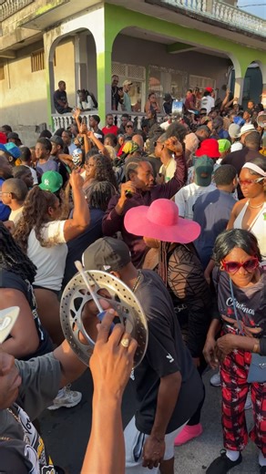 Lapo Kabwit Grandbay | Jodie Dublin Dangleben