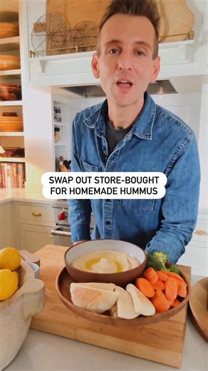 If you’re looking to replace something you’d normally buy from the grocery store with something you can make at home, hummus is a perfect candidate. Here’s my recipe and method to make delicious, creamy hummus. Recipe in the comments! | Wyse Guide