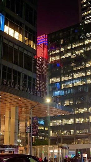 JPMorgan Tower Lights Up Blue & Orange for the Mets!