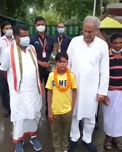 435K views · 8.5K reactions | Chattisgarh CM Bhupesh Baghel honoured the viral boy who sang "Bachpan Ka Pyaar". CM shared the video of Sahdev on Twitter where he is singing the same song. #trending #chattisgarh #bachpankapyaar | Being Indian | Facebook