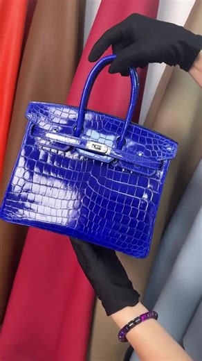 Handmade with heart,for women who value real quality 💫 *Nora-customize your dream bag *Choose the style, design, and color that suits you #HandmadeBag #handmadeleatherbag #ArtisanBags #LuxuryHandbags #HandcraftedBag #HandmadeLuxury #LeatherBag #ArtisanCraft #UniqueDesign #ArtisticBags #CreativeHandbags #FashionArt