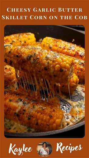 Cheesy Garlic Butter Skillet Corn on the Cob 🌽🧄🧀 Ingredients 📝 6–8 mini corn cobs (halved or whole) ½ cup unsalted butter 1 cup shredded mozzarella (or Monterey Jack) ...... Full Recipe in Coʍmеոτ 💬 | Kaylee Recipes