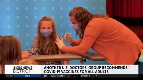 Another doctors' group recommends COVID-19 vaccines for all adults