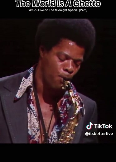 War performing ‘The World Is A Ghetto’ live (1973). #warband #theworldisaghetto #70ssoul #funkmusic #soulmusic #70s #leeoskarharmonicas #itsbetterlive #liveperformance #liveband
