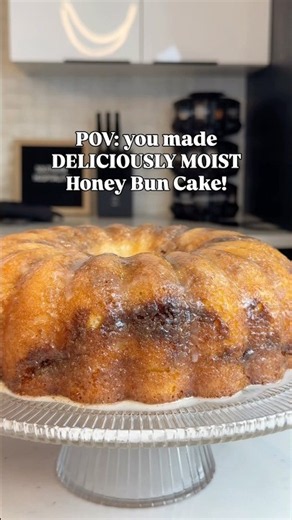 Viral Honey Bun Cake never gets old! #cake #easyrecipe