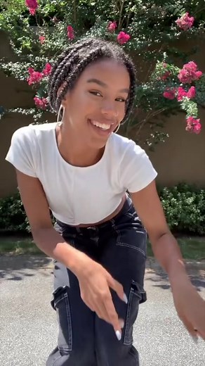 Loving this “Dancin’ In The Country” choreo we’ve been seeing all over our timeline!! @tylerhubbard let’s see your moves 😉 DC: @_lauren_williamson 🤠 #sponsored #DancinInTheCountry