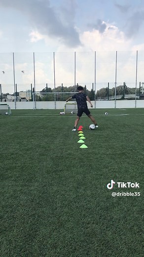 Dribble practice #soccer#football#サッカー#tutorial#footballskills#sepakbola#축구#फुटबॉल#futebol#كرة القدم
