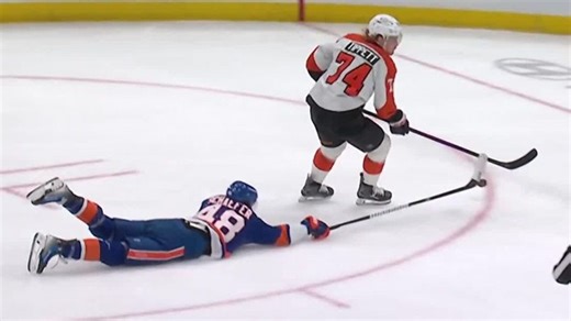 Islanders’ Schaefer denies Flyers of multiple empty-net goals