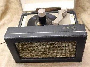 FULLY RESTORED RARE 1956 RCA MODEL 7-EP-45 ELVIS PRESLEY 45 RPM RECORD PLAYER