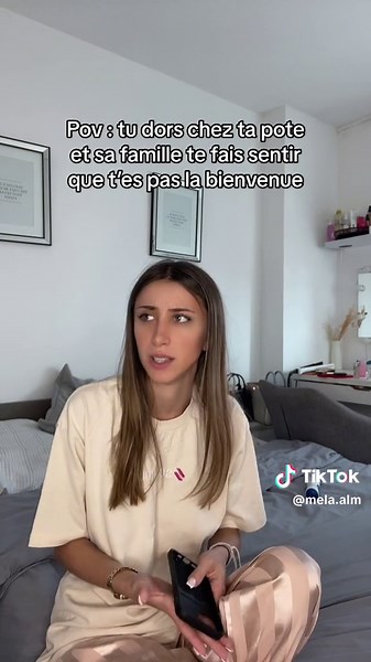 La chemise volée : humour et malaises entre copines