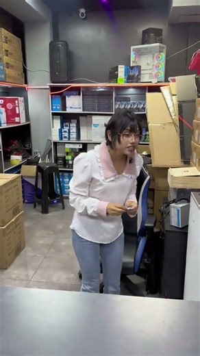 Take advantage of this 3-in-1 promo in white 😎✌️ #humor #comedy #parody #customers #limaperu🇵🇪