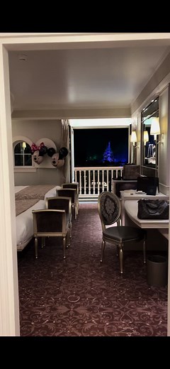 Découvrez le Château Club à Disneyland Paris !