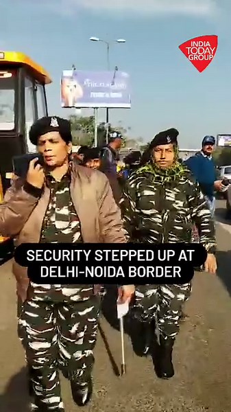 A massive traffic jam was reported at the Delhi-Noida border on Thursday morning, as farmers of Noida and Greater Noida announced a protest march to the Parliament. The police have stepped up security in view of the protest and all the borders have been sealed for 24 hours. Video: Anil Jaiswal/India Today #TrafficJam #DelhiNoidaBorder #Farmers #Protest | India Today