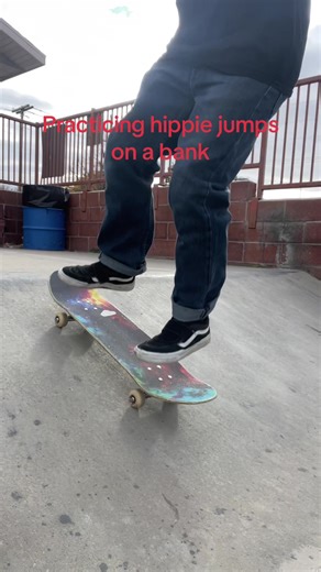 Here’s a short clip of me practicing hippie jumps on a bank with a decent incline #skateboarding #practice ##LIVEIncentiveProgram##LIVEwithlowfollowers##PaidPartnership