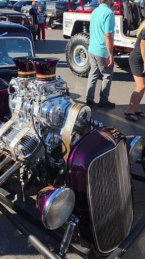 I'm all about classic hot rods and this #hotrod is perfection #50s #pinstripe #semashow @semashow | The ultimate collector