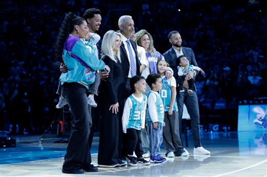 Stephen Curry, Seth Curry Support Father Dell Curry As ‘The Originator’ Enters Hornets’ Rafters