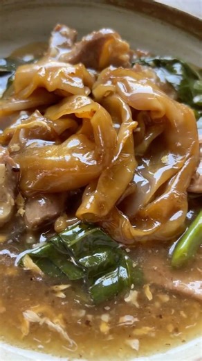 Thai Rice Noodles with Gravy and Pork #thaistreetfood #RadNa #LadNa #ThaiNoodles #thaifood