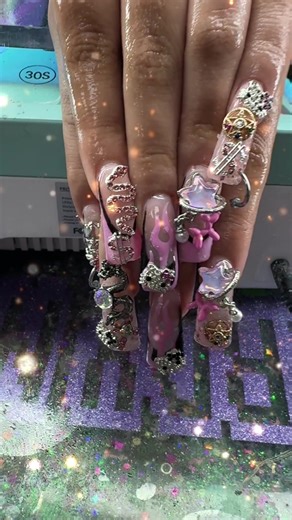 Bell bottomed nails#AnimeNails #HandPaintedNails #SuperLongNails #HandPaintedNails #NailArt