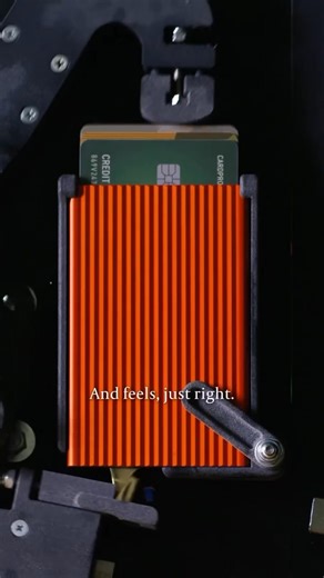 𝗡𝗲𝘄! SECRID - Card Protector 💳 #升級設計 #超方便彈出式取卡 #RFID防盜 SECRID標誌性的Card Protector防盜金屬錢包設計纖薄簡約，始創一按就能層層推卡的設計更是直覺易用，幾乎是任何性別及年齡段都能無障礙使用，Feverguy引進之前就有不少客人都是多年來的忠實用家！ 品牌最新推出的進化版RFID鋁金屬錢包Card Protector ，除了卡盒外觀採取全新的波紋流線設計，專利的自動鎖定機制及彈簧都經過大大的升級，內部卡榫與墊片都更加堅固耐用，並可收納4至6 張所有類型的信用卡，金屬卡亦不例外地順滑分層出卡，搭配Priemium的流線纖薄外殼，是時候更替一下手邊的舊錢包了。 Link in bio / https://bit.ly/4nJ3gOd —————————— feverguy.com 1/F, 10 Pak Sha Road, Causeway Bay, Hong Kong. Mon - Sun 12:00 - 8:00PM 銅鑼灣白沙道10號1樓 | Feverguy發燒友