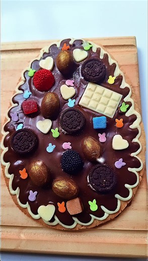 🐰🍫 ¡Llegaron las galletas de Pascua más golosas! Deliciosas galletas caseras cubiertas con chocolate y llenas de dulces 🤤✨ Perfectas para regalar o sorprender en esta Pascua. Tamaños disponibles: 🍪 11 cm $1800 🍪 18 cm $3000 🍪 20 cm $4000 🎁 Van envueltas listas para regalo. 📍 Entregas en Concepción. ⚠️ Cupos limitados para Pascua Reserva por mensaje directo. #pascuaconcepcion #pascua2026 #parati #emprendedora