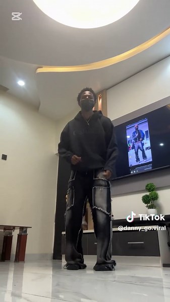 My mentor fr guys 😭❤️ Took me three days to learn @Big Natty 😭😭❤️ #viral_video #foryoupage❤️❤️ #trendingsounds #dance #1millionviews