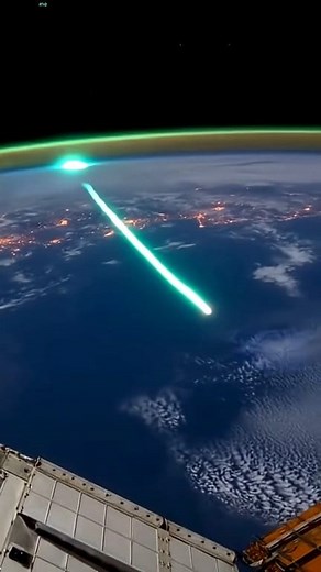 rare view of an asteroid in the atmosphere 😱😱 #rare #amazingview #atmosphere #asteroid | Machine Engineering