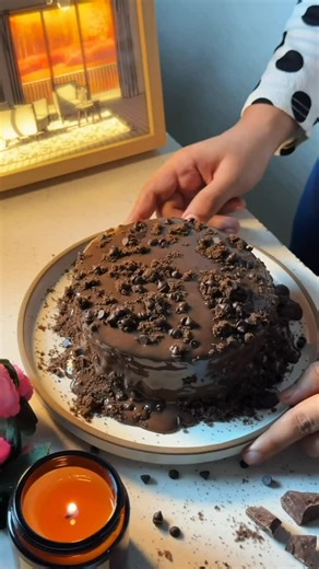 Dhairya Hasija on Instagram: "Eggless pull me up chocolate cake🍰 Ingredients: For the sponge- • All purpose flour- 95 gm (3/4 cup) • ⁠Castor sugar- 75 gm (3/8 cup) • ⁠Cocoa powder- 20 gm (1/4 cup) • ⁠Baking powder- 1/2 tsp • ⁠Baking soda- 3/4 tsp • ⁠Oil- 50 mL (1/4 cup) • ⁠Milk- 80 mL (1/3 cup)🥛 • ⁠Water- 80 mL (1/3 cup) • ⁠Vinegar- 1/2 tbsp For the ganache- • Dark chocolate (chopped)- 105 gm (3/4 cup)🍫 • ⁠Fresh cream- 50 mL (1/4 cup)🥛 Melt both of them together and let it come down to room 