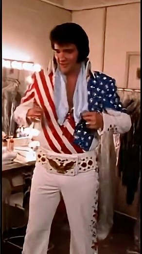 Elvis shows off new jumpsuit #elvis #usa #rock #elvispresley #youtubeshorts #live #fypシ #new #usa