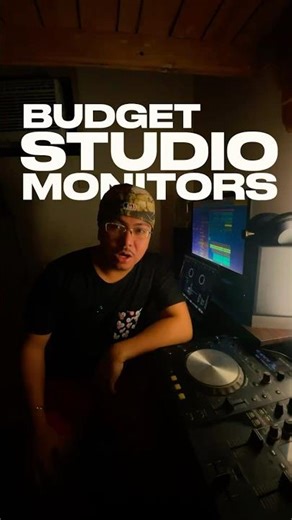 Budget studio setup 🔊Samson MediaOne M30 studio monitors.