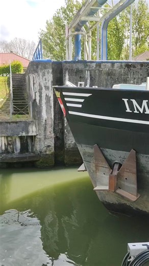Impérieux , majestueux bateau , Ecluse de pont malin le 29 avril ⚓ | Christelle Debut