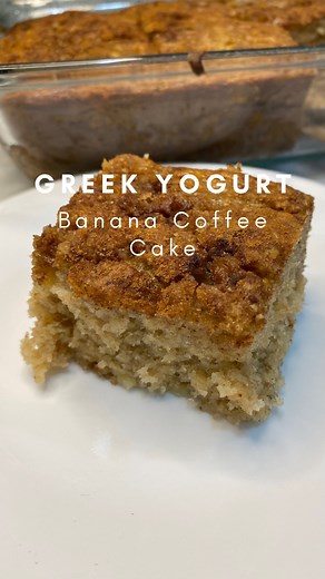 Katie McLendon on Instagram: "84 Cal Greek Yogurt Banana Coffee Cake 🍌🥮 Awesome weight watchers friendly breakfast coffee cake or dessert!! INGREDIENTS: 3 bananas, mashed 1/2 cup plain nonfat Greek yogurt 1/2 cup unsweetened applesauce 3/4 cup granulated swerve @swervesweetie 1 tsp vanilla extract 2 eggs 1 3/4 cup oat flour (or flour of choice) 1/2 tsp salt 1 tsp baking soda 1 tsp cinnamon, plus more to taste 1/2 tsp nutmeg Brown swerve @swervesweetie to taste INSTRUCTIONS: 1. Preheat oven to