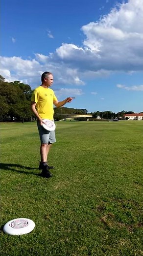 How to throw a backhand (Jonathan Potts)