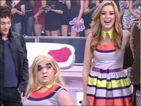 Rodrigo Faro vira Lua Blanco e dança com os Rebeldes