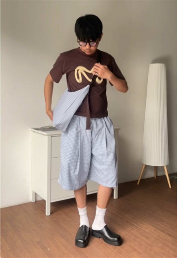 Minter kasih beberapa referensi buat styling Baggy Plaid Short Pants ya friends! Biar nanti ga bingung pas udah checkout😉 #moneyalter #moneyalteressentials #outfit #alternative