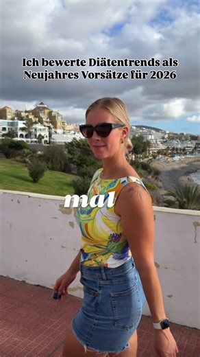 Johanna 💜 | Fitness- & Abnehmcoach on Instagram: "Glaubst du das ehrlich immernoch? 🫠🫠🫠 ➡️ Saftkuren, Intervallfasten und FDH funktionieren vielleicht kurzfristig auf der Waage. ⚖️ Langfristig scheitern sie fast immer, weil sie nichts lehren außer Verzicht. Sie ignorieren tatsächlichen Hunger, Nährstoffbedarf, Alltag und Verhalten. Das Ergebnis sind Heißhunger, MuskelABBAU, Stress fürs System und der klassische Jo-Jo-Effekt. ➡️ NULL, NIENTE ein Plan fürs ECHTES Leben. ❌ Eine nährstoffreiche,