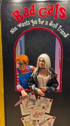 Chucky and Tiffany are ready for Thanksgiving 🥧 🦃 🔪 #chuckyfans #chuckyandtiffany #brideofchucky | Wilkes Family Halloween Displays