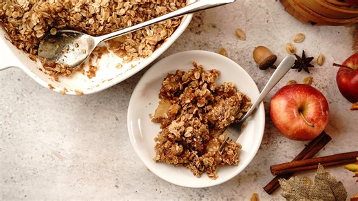 This 3-Ingredient Apple Crisp Is Dumped Right In Your Cast Iron Skillet (It Couldn't Be Easier) - Daily Meal