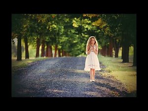 Footsteps Walking on Gravel Heels Sound Effect