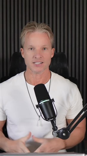 Want to look athletic, not just muscular? 💥 Explosive training builds power, coordination, and fast-twitch muscle — and box jumps deliver all three. Train for performance first. #AthleticTraining #BoxJumpWorkout #LiveLeanTV #TrainSmart | Live Lean TV