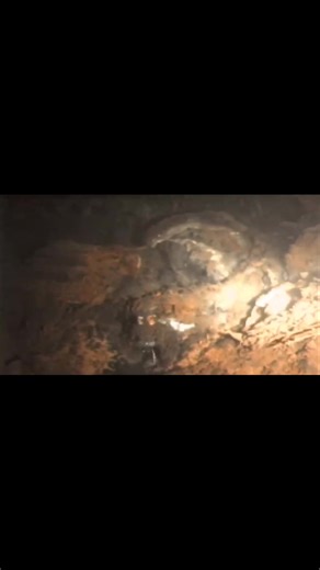 🌊 Um dos documentários mais impressionantes já feitos. Fantasmas do Abismo leva você até as profundezas do oceano para revelar os mistérios do Titanic como nunca antes visto. Imagens reais, tecnologia de ponta e uma história que continua a fascinar o mundo. Você teria coragem de descer até lá? 👀⚓ 🔥 Hashtags #FantasmasDoAbismo #Titanic #Documentario #MisteriosDoOceano #HistoriaReal