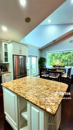 The perfect lake getaway.. even in the winter! ❤️ ❄️ | Vacation Retreats