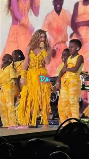 Shakira Switched Languages Mid-Song and Fans Just Noticed 😭🔥#shakira #shorts