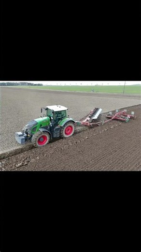 Modern Tractor Ploughing Field – Powerful Farming Machine Preparing Land 🚜🌾