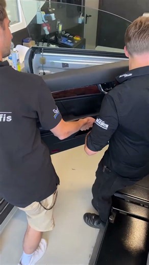 Door lock working again 👏🏻 #mechanic #repair #mercedes #E500 #v8 #car #broken #doorlock