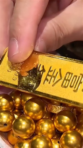The process of melting down old gold jewelry to create exquisite gold bracelets. #goldfactory #gold